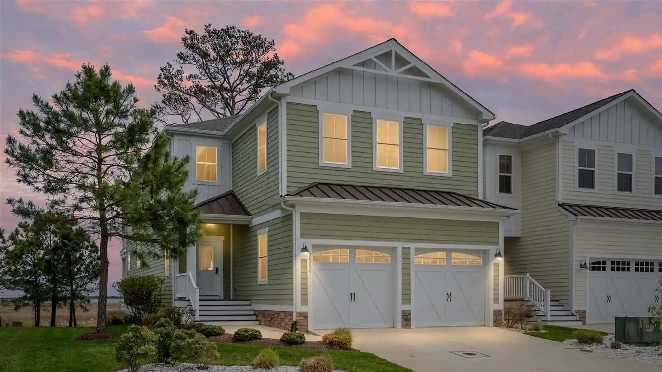 Bayfront Luxury Living with Stunning Water Views