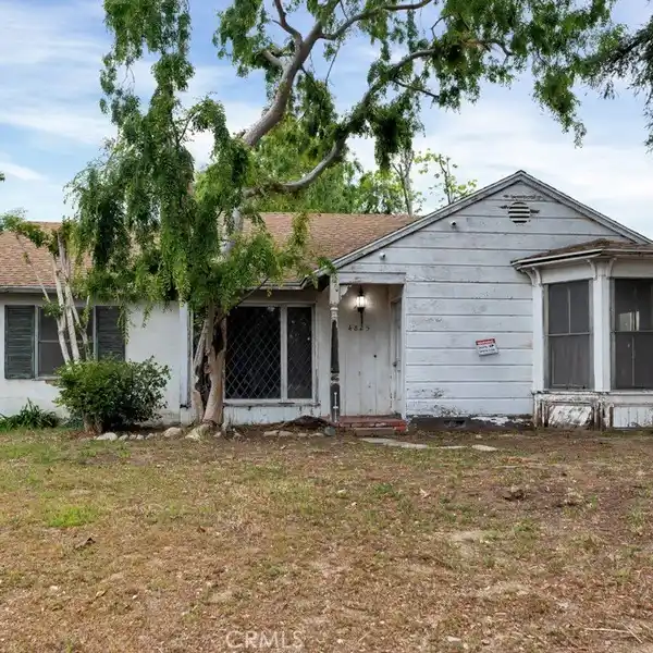 IDEAL LOCATION WITH ENDLESS POSSIBILITIES
