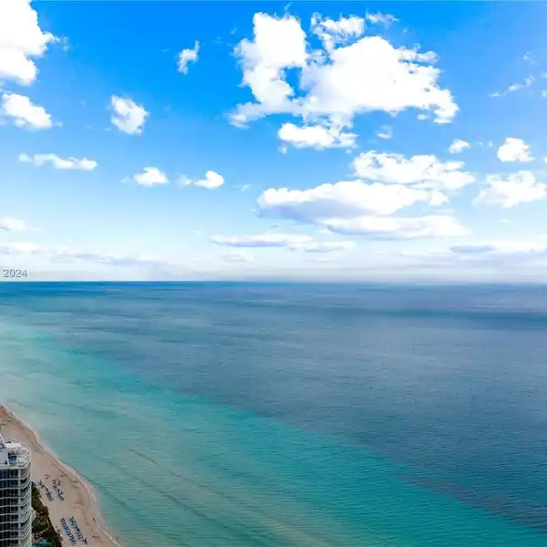 LOWER PENTHOUSE WITH BREATHTAKING OCEAN VIEWS