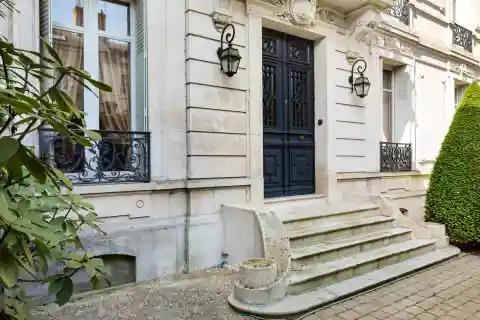 Neo-Classical Private Mansion