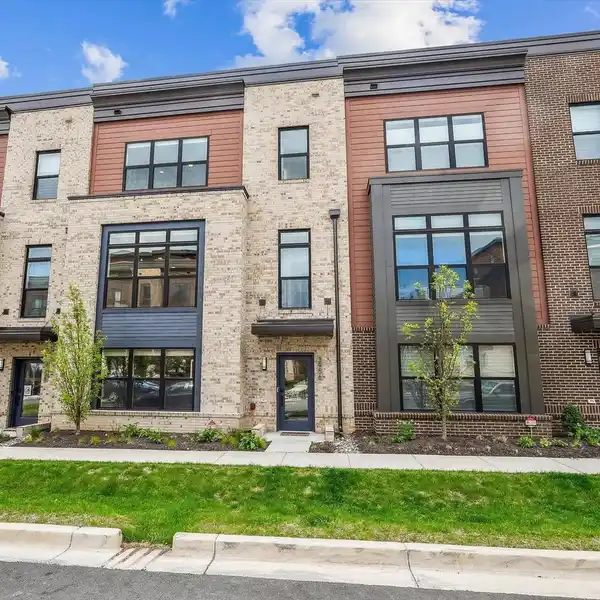ELEGANT TOWNHOME OVERLOOKING WOODMONT COUNTRY CLUB