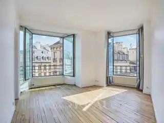Perfect Pied-à-Terre in a Beautiful Building