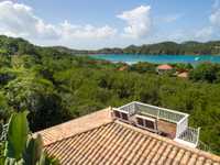 VILLA DE ESTILO MEDITERRÁNEO EN ZONA AISLADA