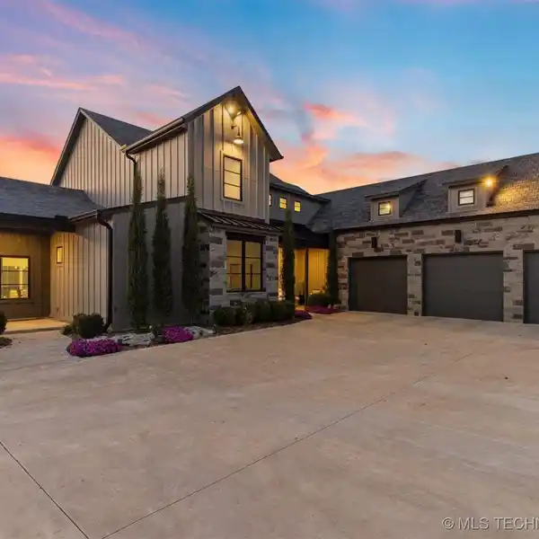 BEAUTIFUL HOME WITH BREATHTAKING WATERFRONT VIEWS