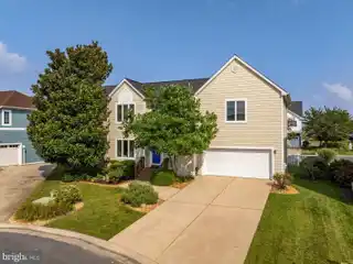 Comfort and Privacy in Coveted Nantucket Point