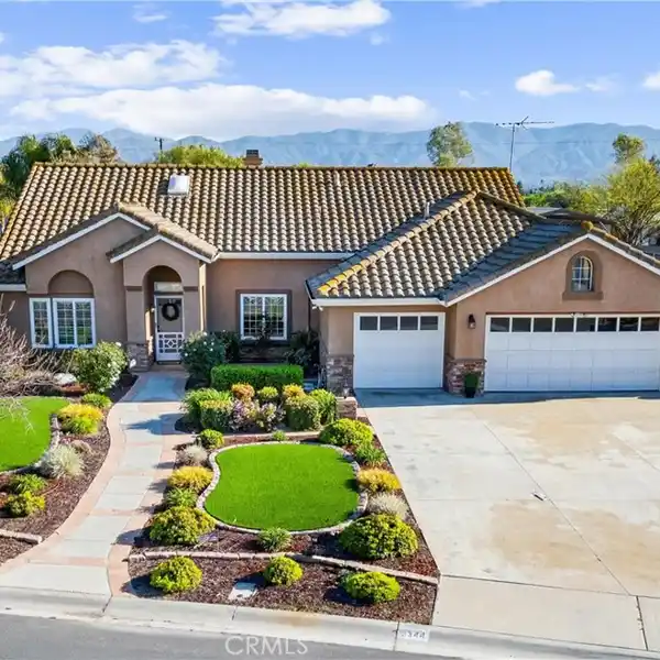BEAUTIFULLY UPGRADED PEPPERWOOD RANCH HOME