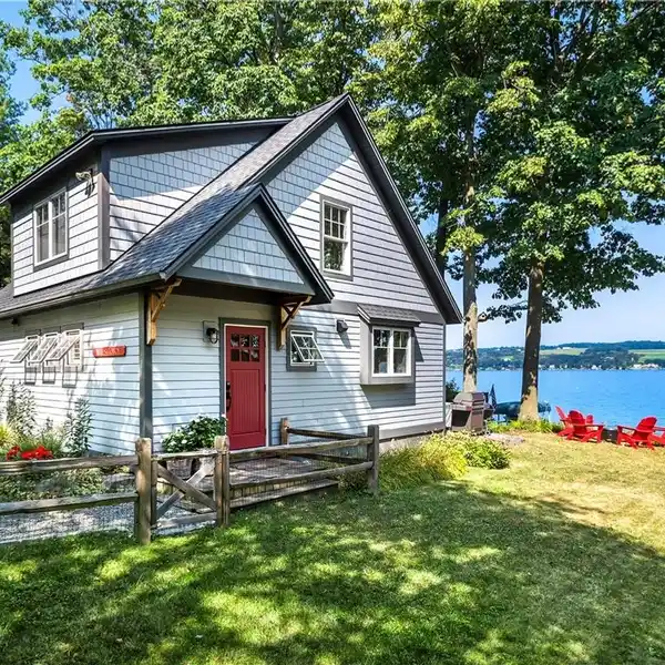 LUXURY LIVING ON SKANEATELES LAKE