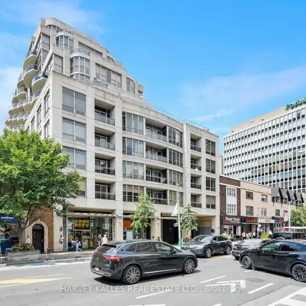 CORNER UNIT WITH STUNNING WRAPAROUND VIEWS