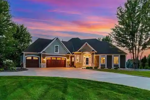 Custom Rambler on 2.5 Manicured Acres