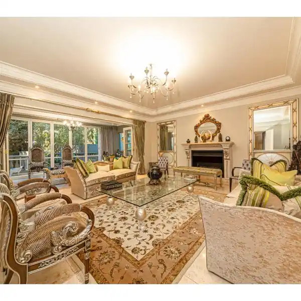 CHâTEAU SOPHISTICATION WITH HYDE PARK PRESTIGE