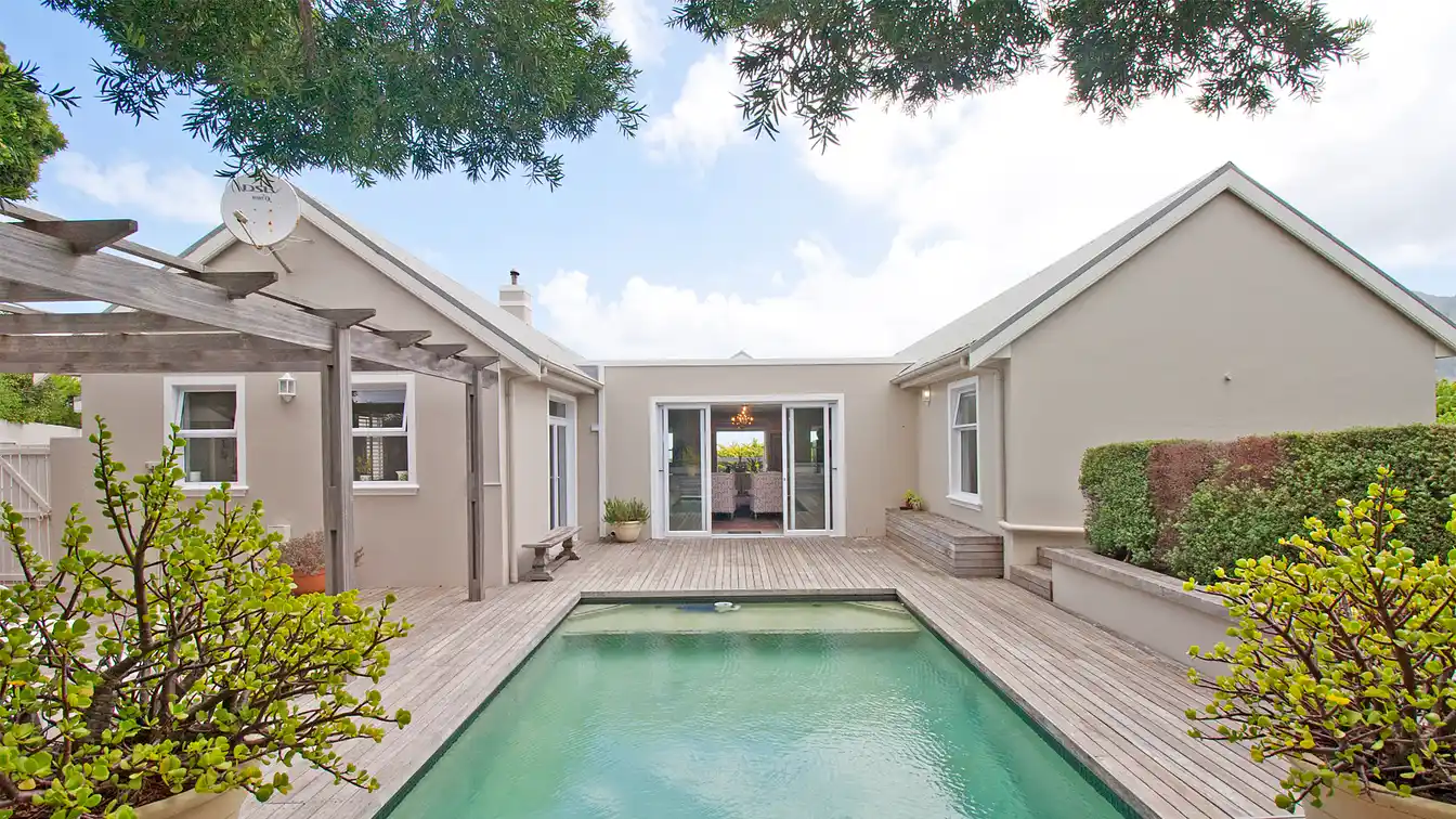 Modern Coastal Living with Versatile Charm