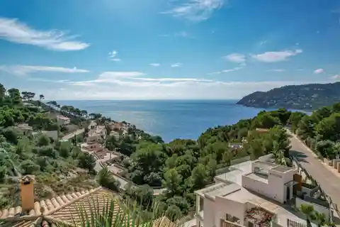 Exclusive and Modern Villa with Spectacular Sea Views