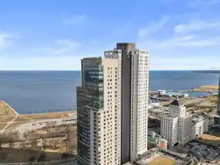 Exquisite Condo in the Gold Coast