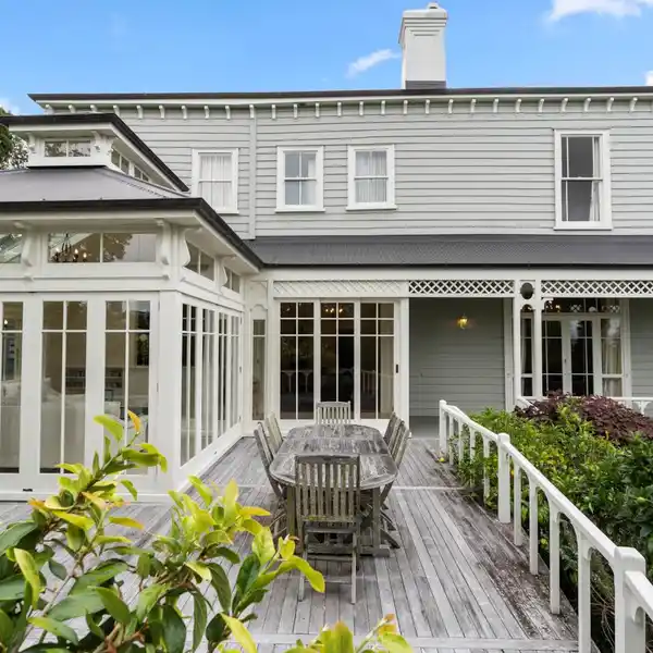 GLENHOLM - AN ELEGANT REMUERA RESIDENCE
