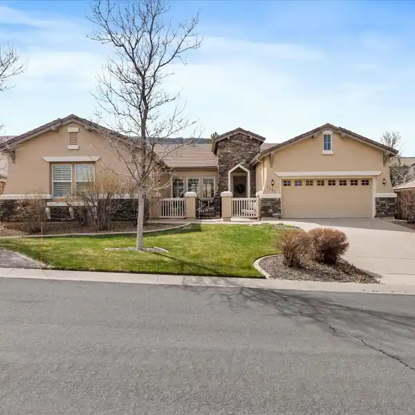 WONDERFUL SINGLE-LEVEL HOME IN COVETED ARROWCREEK COMMUNITY