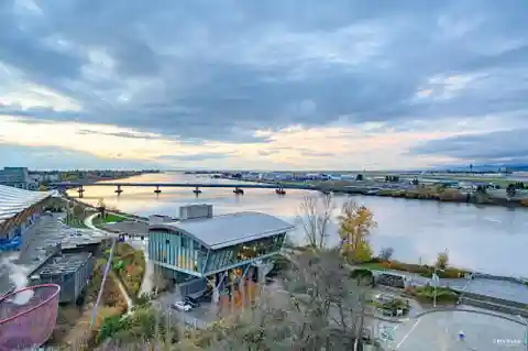 Desirable Sub-Penthouse at River Green