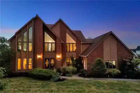 Welcoming Luxury Home in Loch Lea Estates