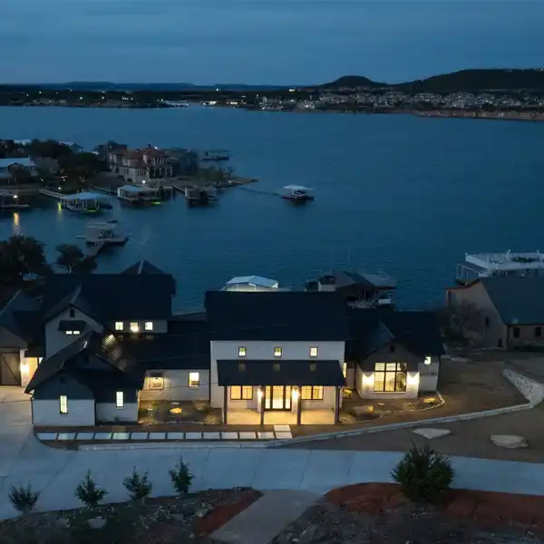 LAKESIDE GRANDEUR IN A NEW POSSUM KINGDOM LAKE HOME