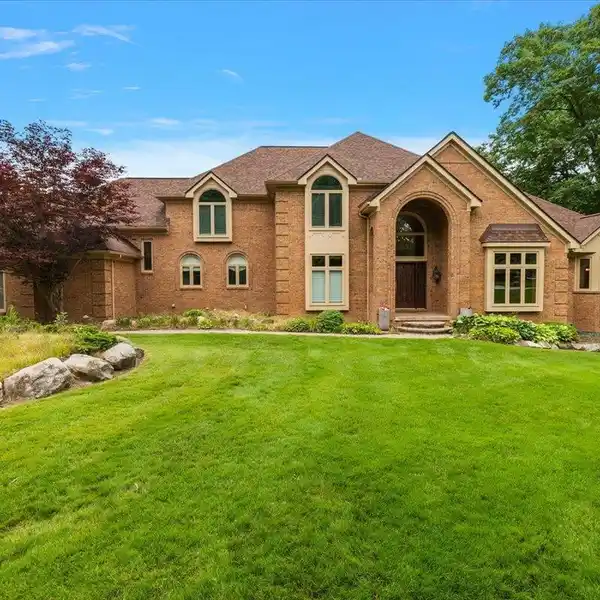 CUSTOM HOME ON 2.6 ACRES IN PINE RIVER ESTATES