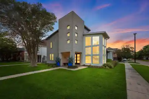 Custom Contemporary on a Large Corner Lot in West U