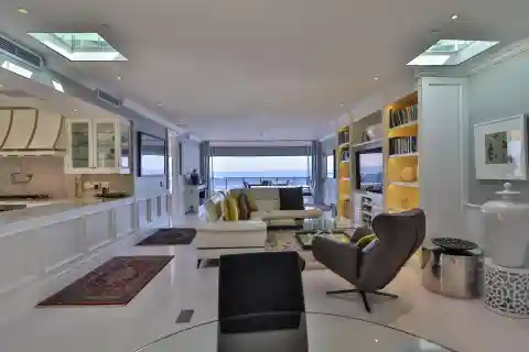 Stylish Home with Uncompromising Luxury