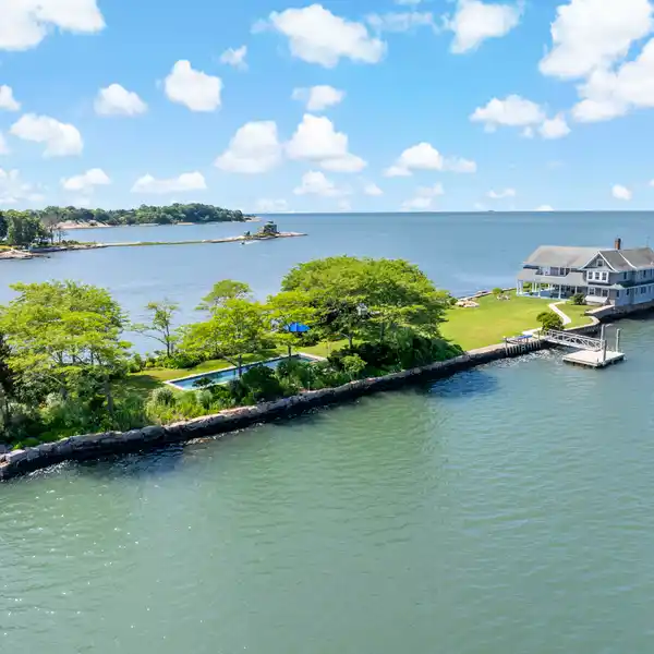 EXTRAORDINARY ISLAND HOME