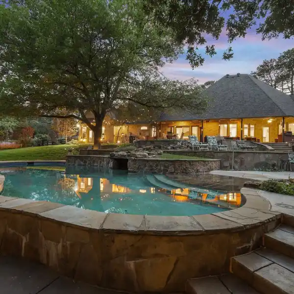 STUNNING SECLUDED PARADISE