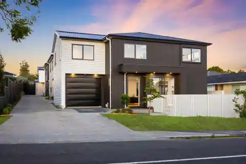 Designer Living Steps from Cornwall Park