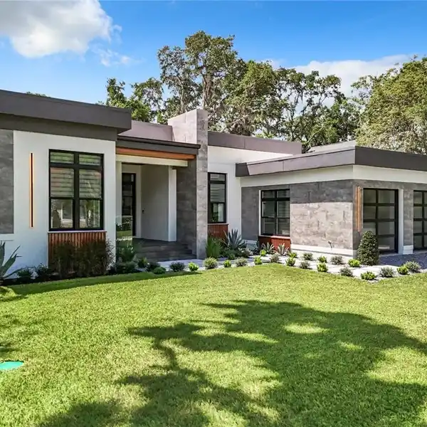 THOUGHTFULLY DESIGNED CONTEMPORARY POOL HOME
