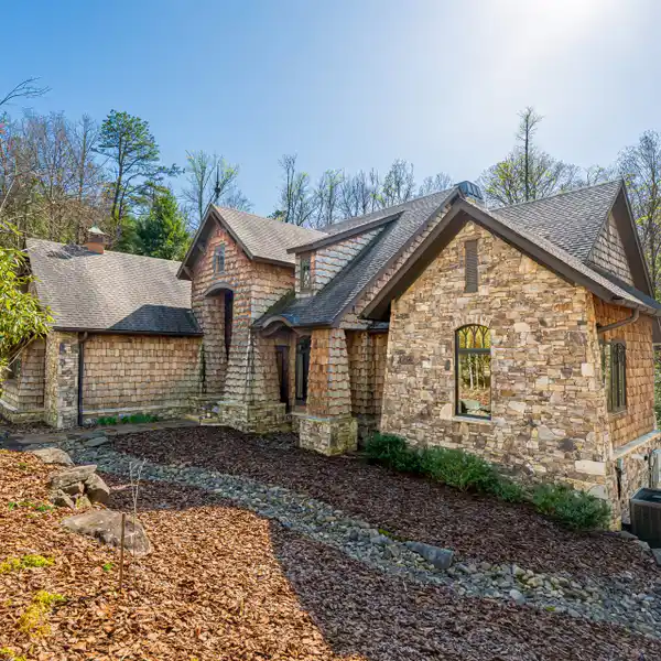 CUSTOM HOME IN DROVERS ROAD PRESERVE