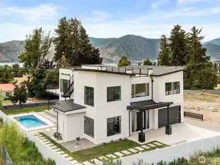 Brand New Luxury Chelan Residence