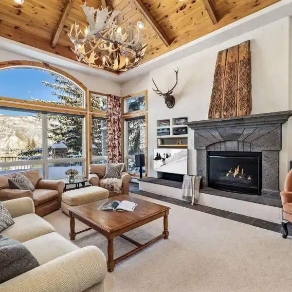 DELIGHTFUL MOUNTAIN RESIDENCE