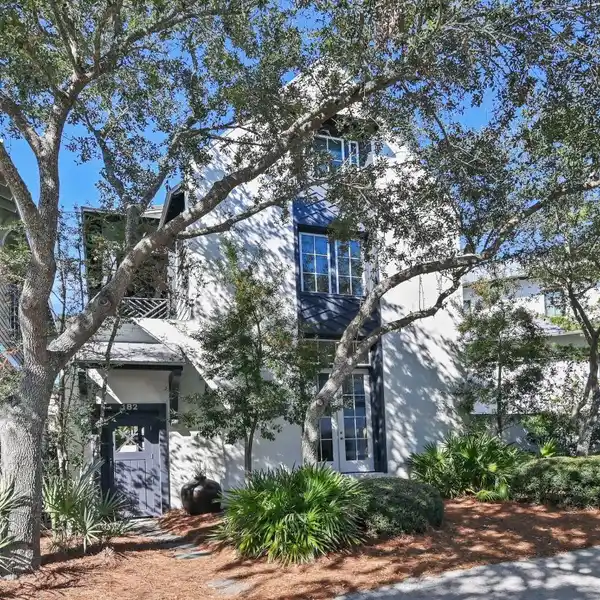 TIMELESS COASTAL LIVING