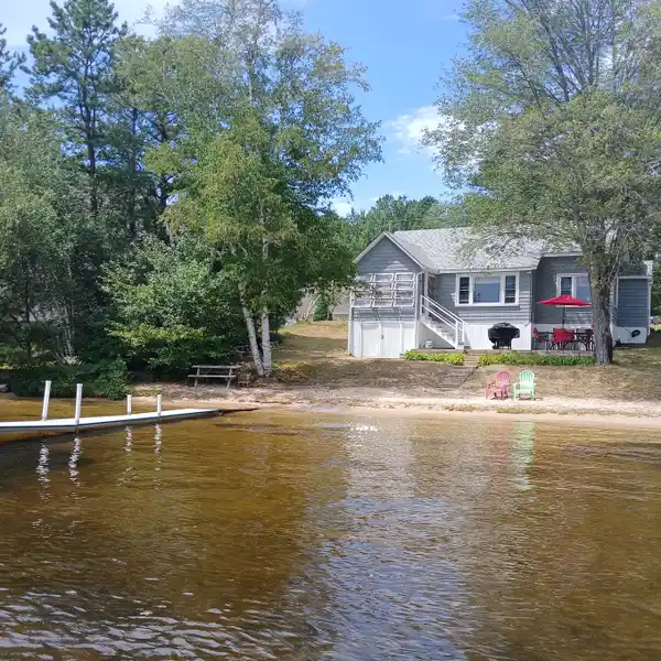 VINTAGE COTTAGE WITH WATERFRONT ON BROAD BAY