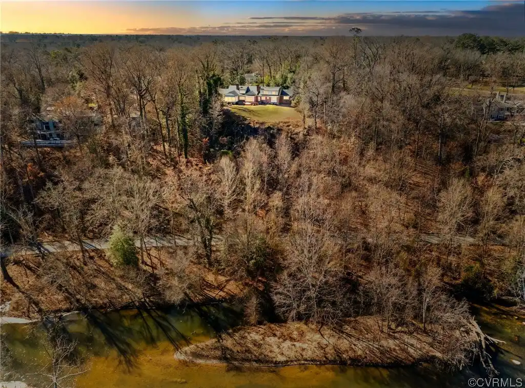 Blufftop Colonial Ranch with James River Views
