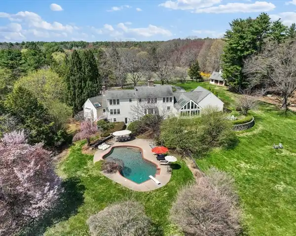 UNIQUE CAPE COD-STYLE HOME ON 5.47 ACRES
