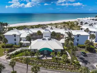 Luxurious Top-Floor Gulf-View Condominium