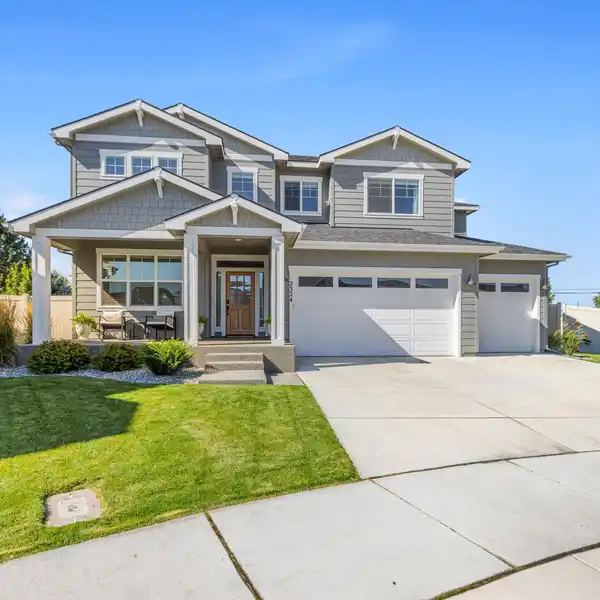 SPACIOUS HOME FULL OF UPGRADES