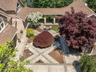 Private Bellevue Retreat with Accessory Unit