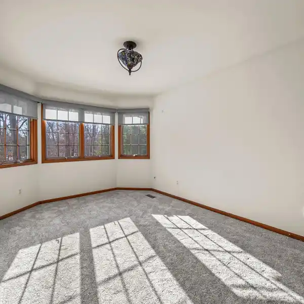ARCHITECTURAL MASTERPIECE ON A SERENE CUL-DE-SAC