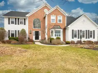Picturesque Home in Woodridge Farms