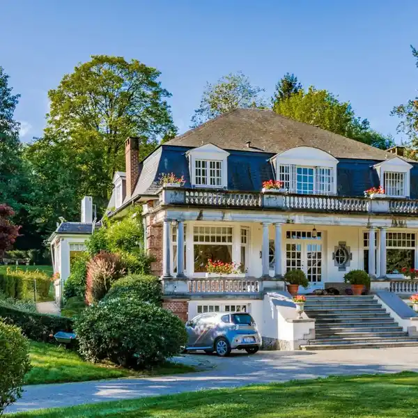 CHARM AND ELEGANCE IN THE PRESTIGIOUS VAL DUCHESSE DISTRICT