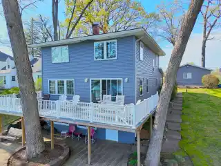 Spectacular Completely Renovated Magician Lake Home