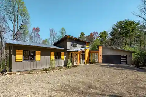 Custom Gem Blending Comfort and Style