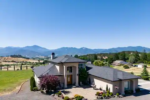 Gorgeous Estate with Unsurpassed Views