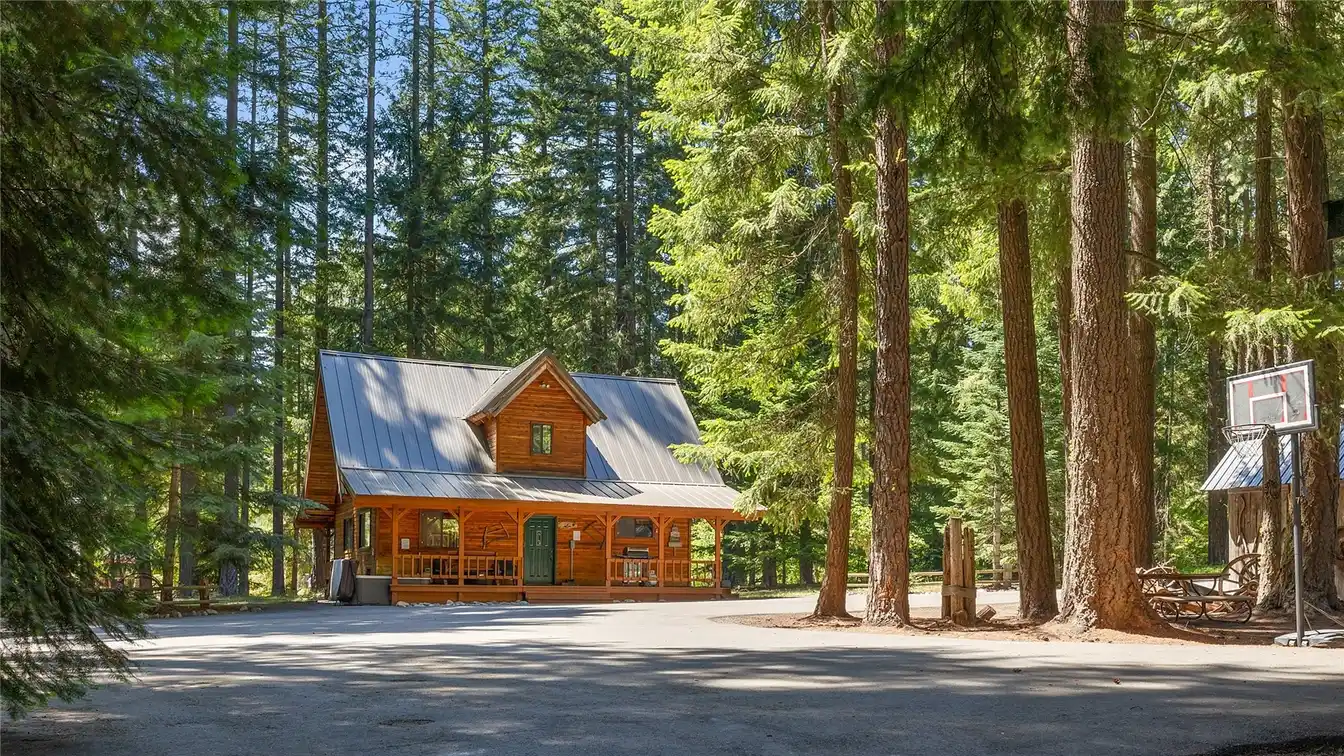 Serene Mountain Retreat Nestled on 2.35 Wooded Acres