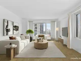 Rare Four-bedroom in Full-service Landmark