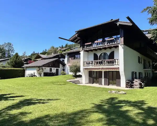 EXTRAORDINRAY CUSTOM HOME