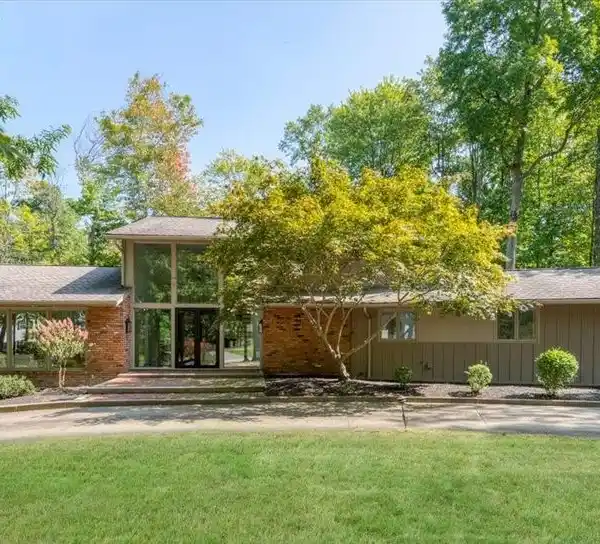 PURE LUXURY AND REFINED ELEGANCE