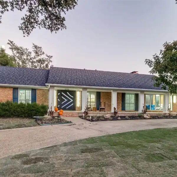 ARTFUL RANCH RETREAT WITH RESORT-STYLE OUTDOOR LIVING